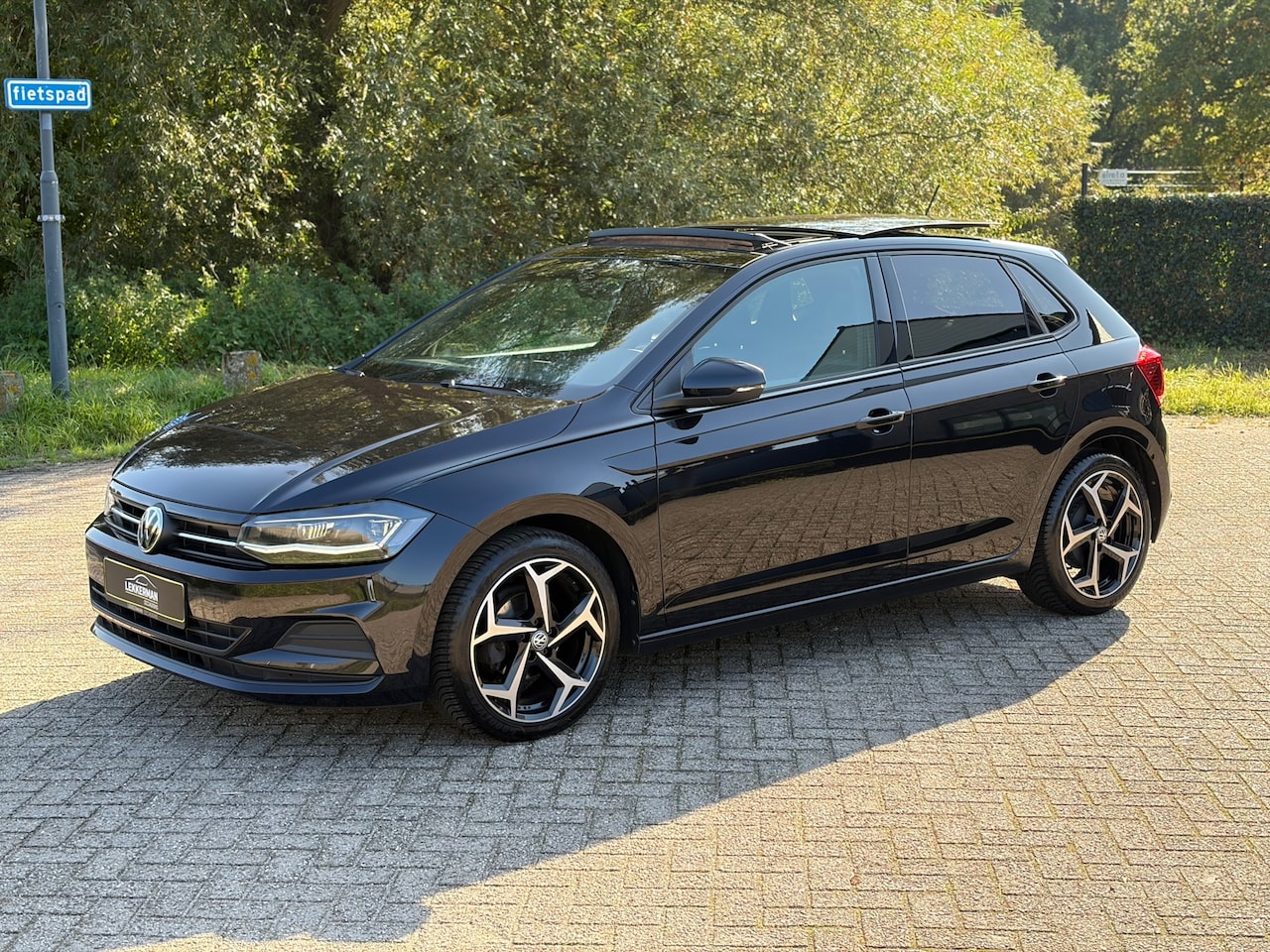 Volkswagen Polo - 1.0 TSI Highline PANO I R - LINE I 1E EIG I PDC I CARPLAY I LEER - AutoWereld.nl