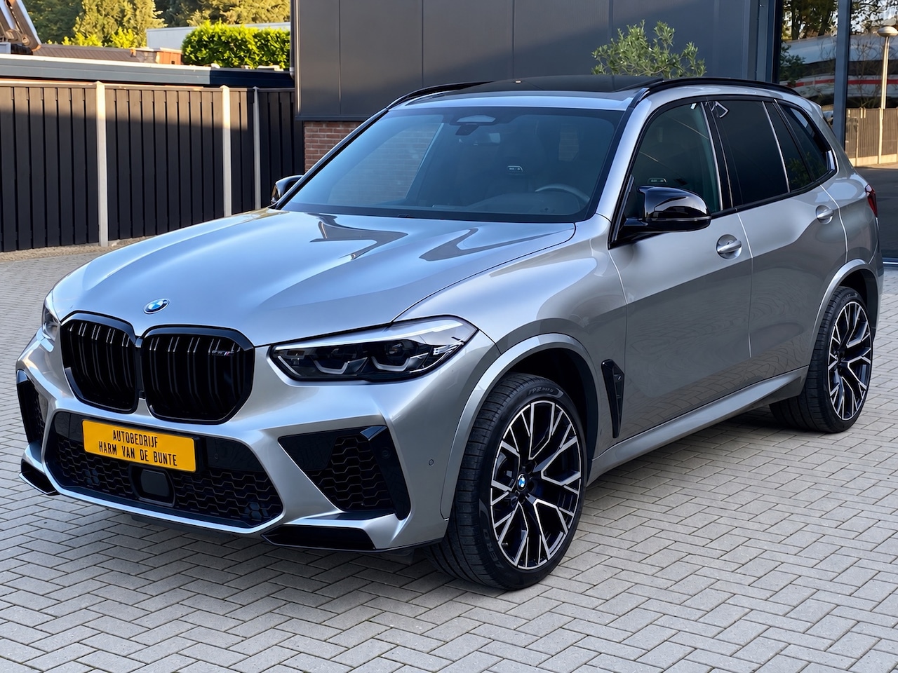 BMW X5 - M Competition 626 PK NIEUWSTAAT PANO HEADUP SKYLOUNGE MEMORY APPLE CARPLAY - AutoWereld.nl