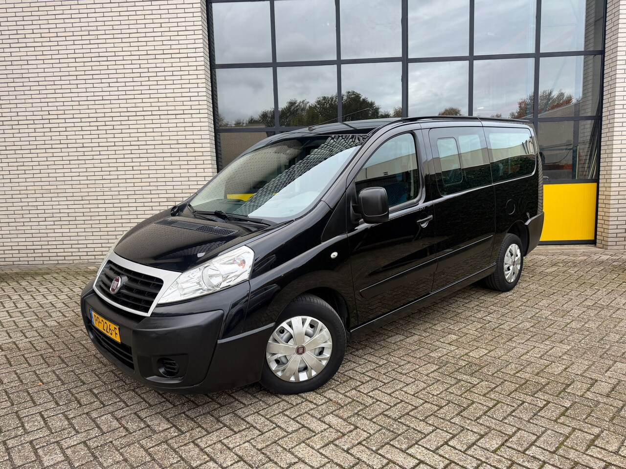 Fiat Scudo Panorama - 2.0 MultiJet L2H1 Family 9 persoon, airco & PDC - AutoWereld.nl