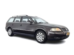 Volkswagen Passat Variant - 1.6 Athene *AIRCO | CRUISE | PDC | COMFORTSEATS | TOWBAR | RADIO-CD | 15''ALU