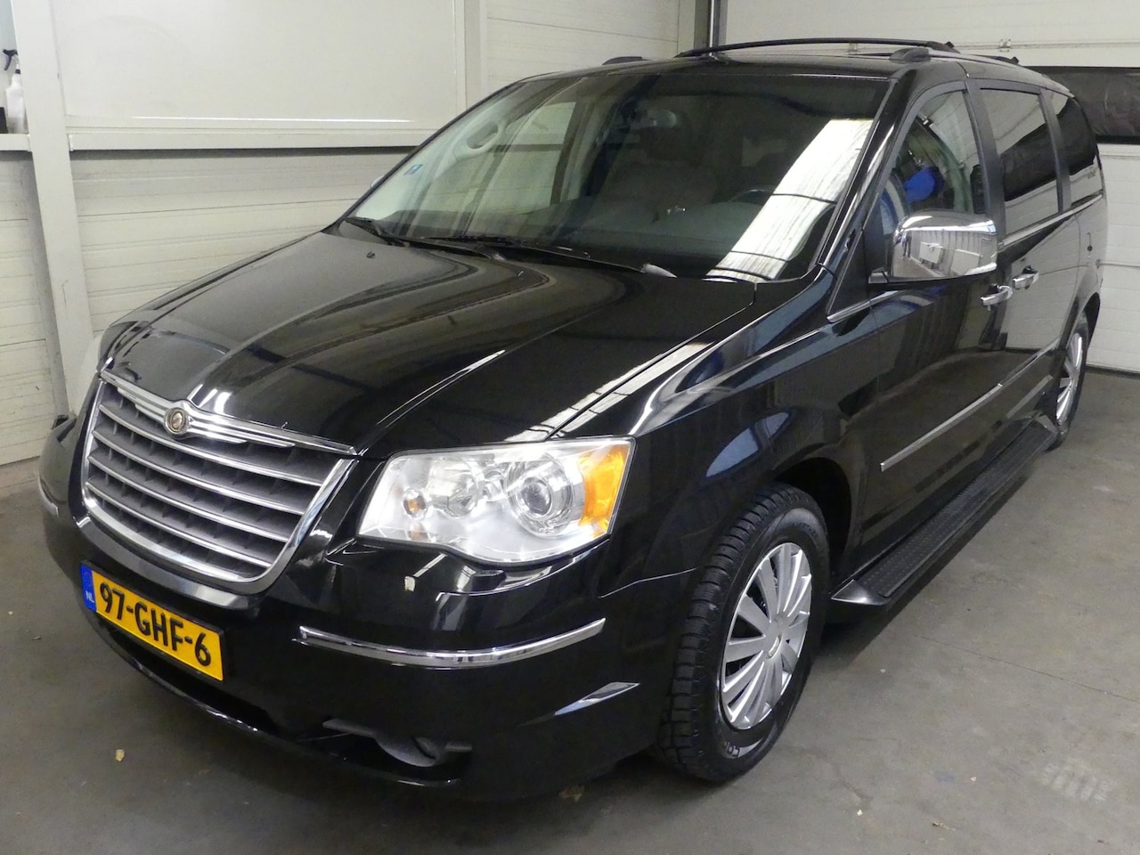 Chrysler Grand Voyager - 3.8 V6 Limited Stow N'Go - Trekhaak - Stoelverwarming - AutoWereld.nl