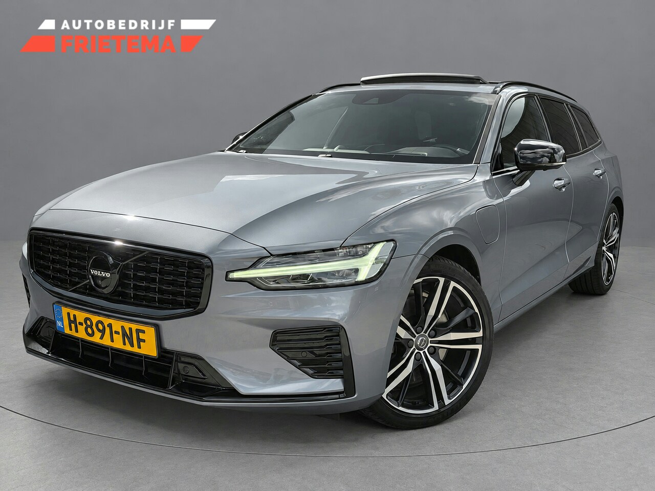 Volvo V60 - 2.0 T8 Twin Engine AWD R-Design 2.0 T8 Twin Engine AWD R-Design - AutoWereld.nl