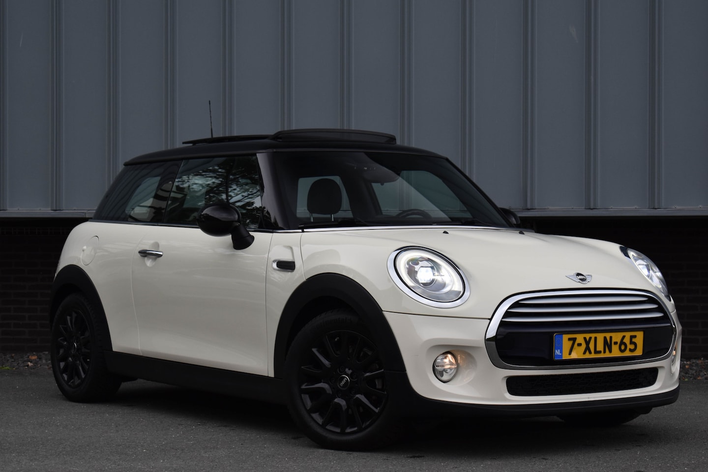 MINI 3-Deurs - 1.5 Cooper Aut. | Pano | Navi Prof | Climate Control | Union Jack - AutoWereld.nl