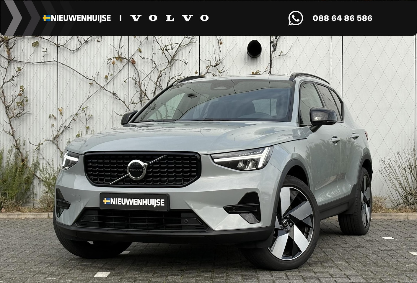 Volvo XC40 - 2.0 B4 Plus Dark | Trekhaak | Panoramadak | Lichtmetalen Velgen 19 inch | All-Season bande - AutoWereld.nl