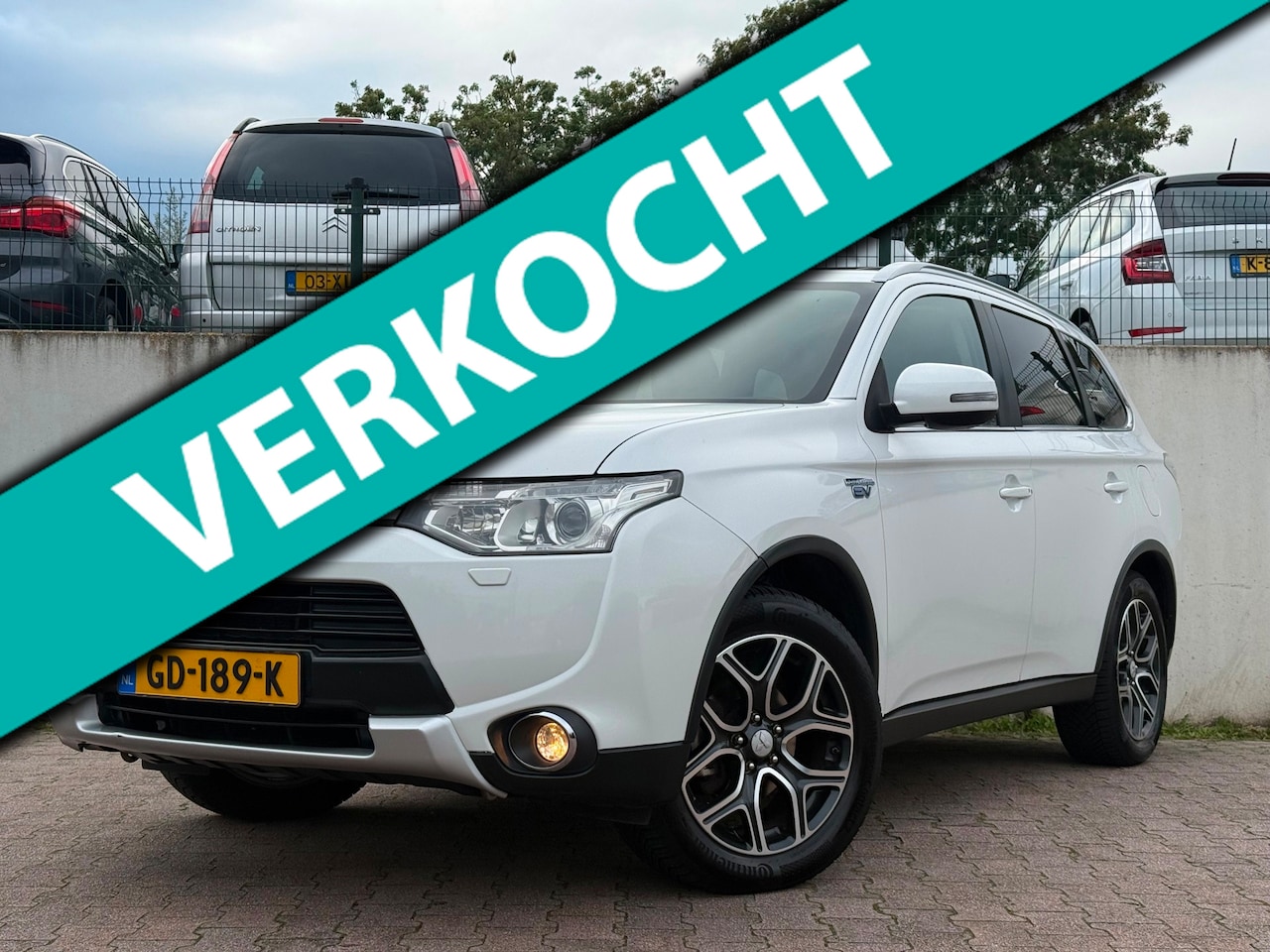 Mitsubishi Outlander - 2.0 PHEV Instyle+ X-Line/LEDER/OPENDAK/NAVI/BTW AUTO/APK 05-2027/NETTE AUTO/ - AutoWereld.nl