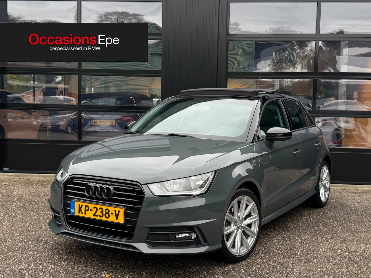 Audi A1 Sportback - 1.0 TFSI S-LINE Panoramadak Nano Grey - AutoWereld.nl