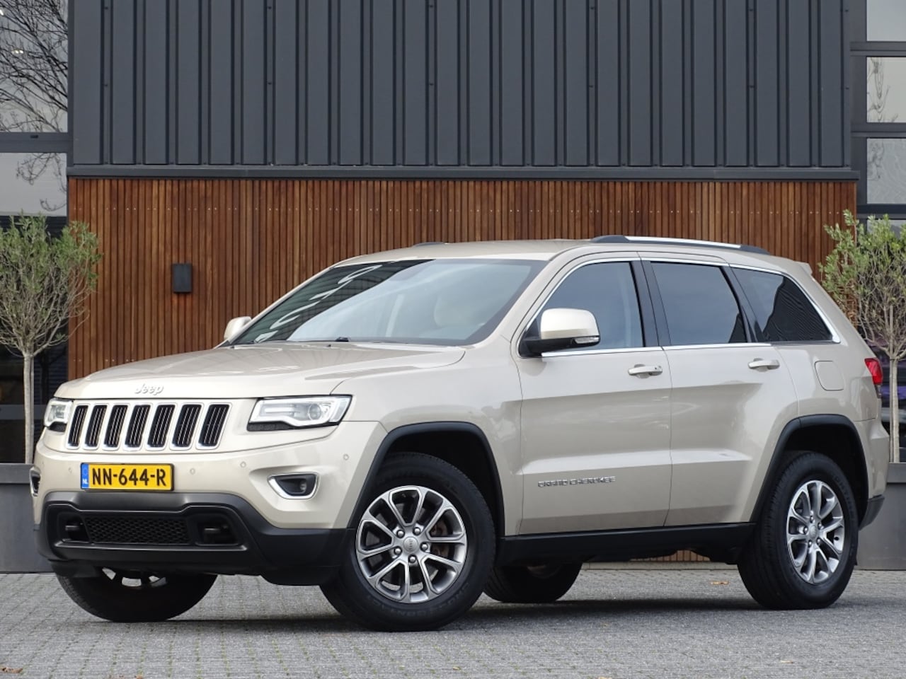 Jeep Grand Cherokee - Grand Cherokee 3.7 V6 Laredo / trekhaak / LED - AutoWereld.nl