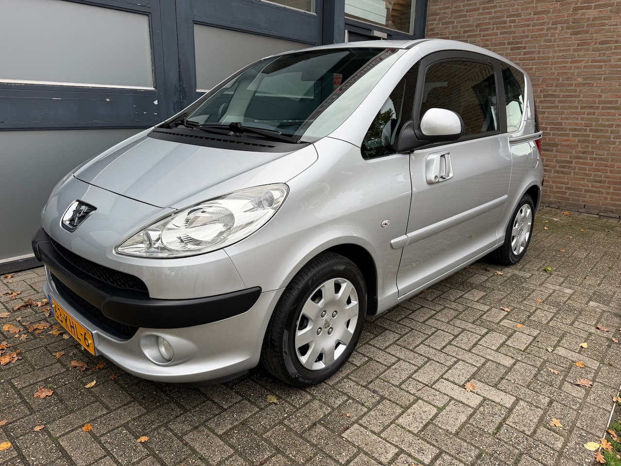 Peugeot 1007 - 1.6-16V Sublime Automaat, 2e eigenaar, dealer onderhouden - AutoWereld.nl