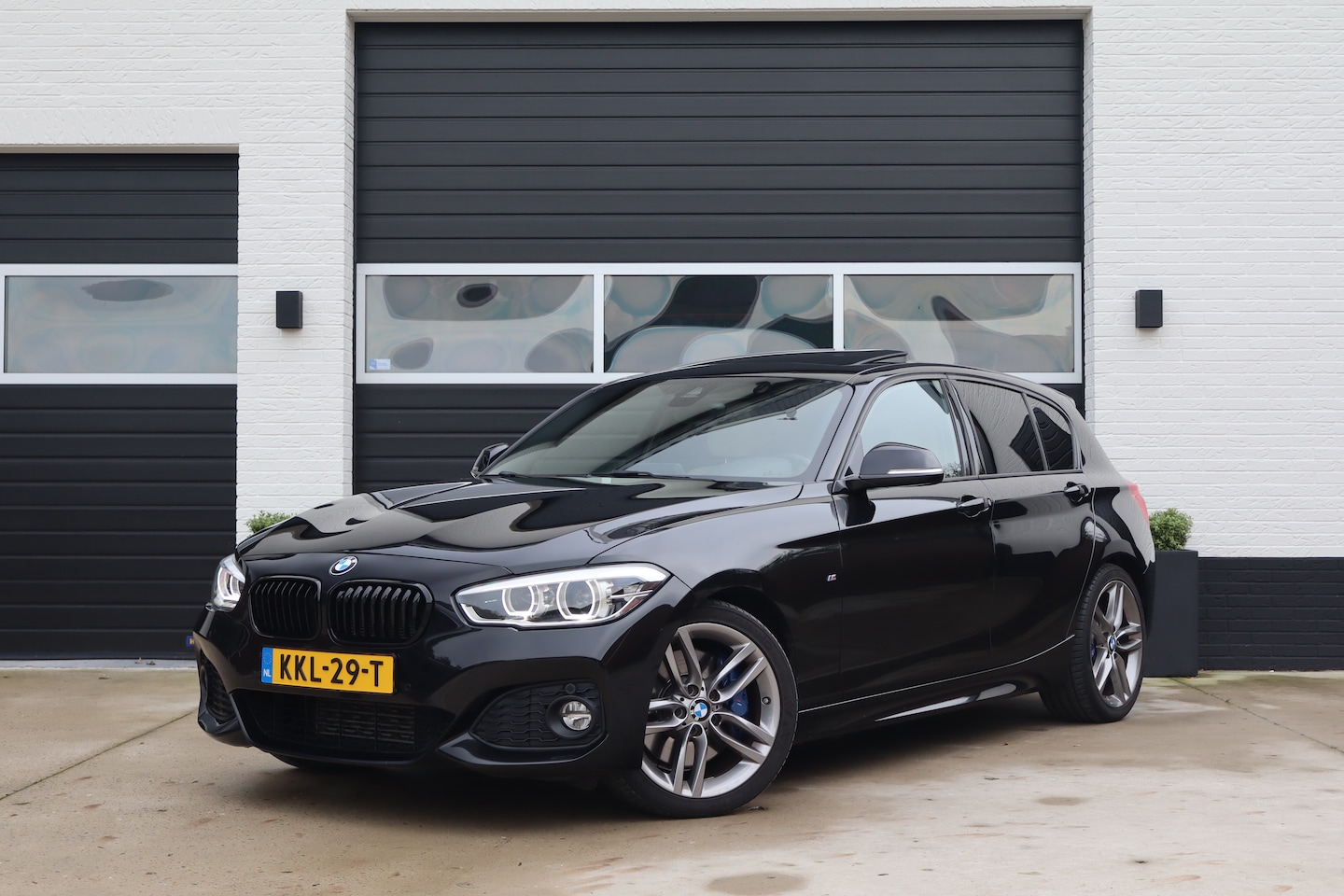 BMW 1-serie - 120i Centennial High Executive - AutoWereld.nl