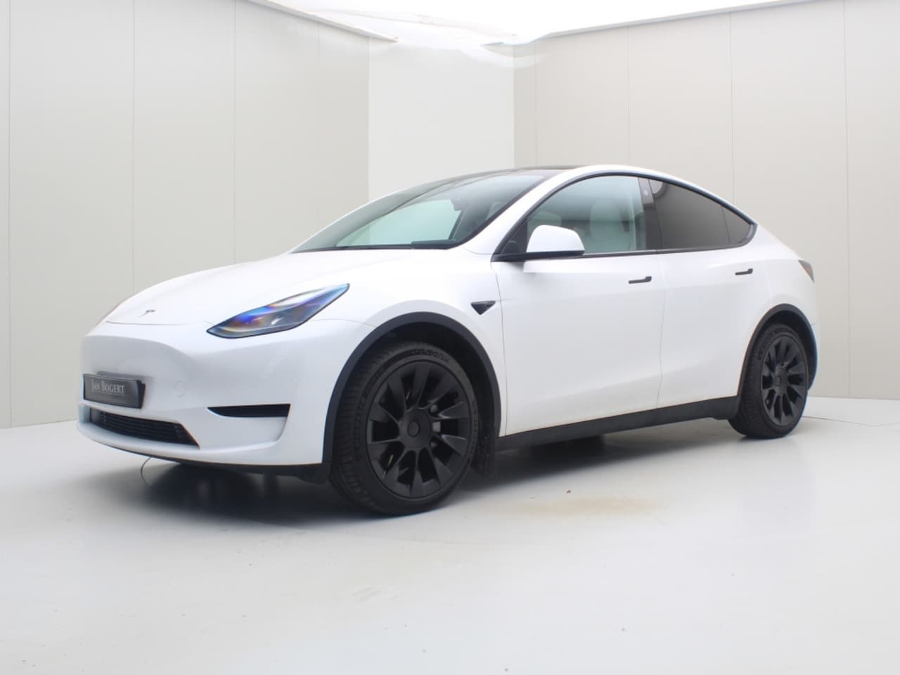Tesla Model Y - Tesla Model Y Standard RWD Plus 94.2% SoH [ WIT LEDER+AMD RYZEN+AUTOPILOT+20 INCH+PREMIUM - AutoWereld.nl