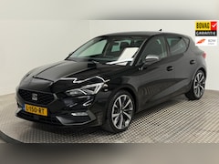SEAT Leon - 1.5 eTSI FR Launch Edition benzine automaat parkeersensoren camera carplay navigatie cruis