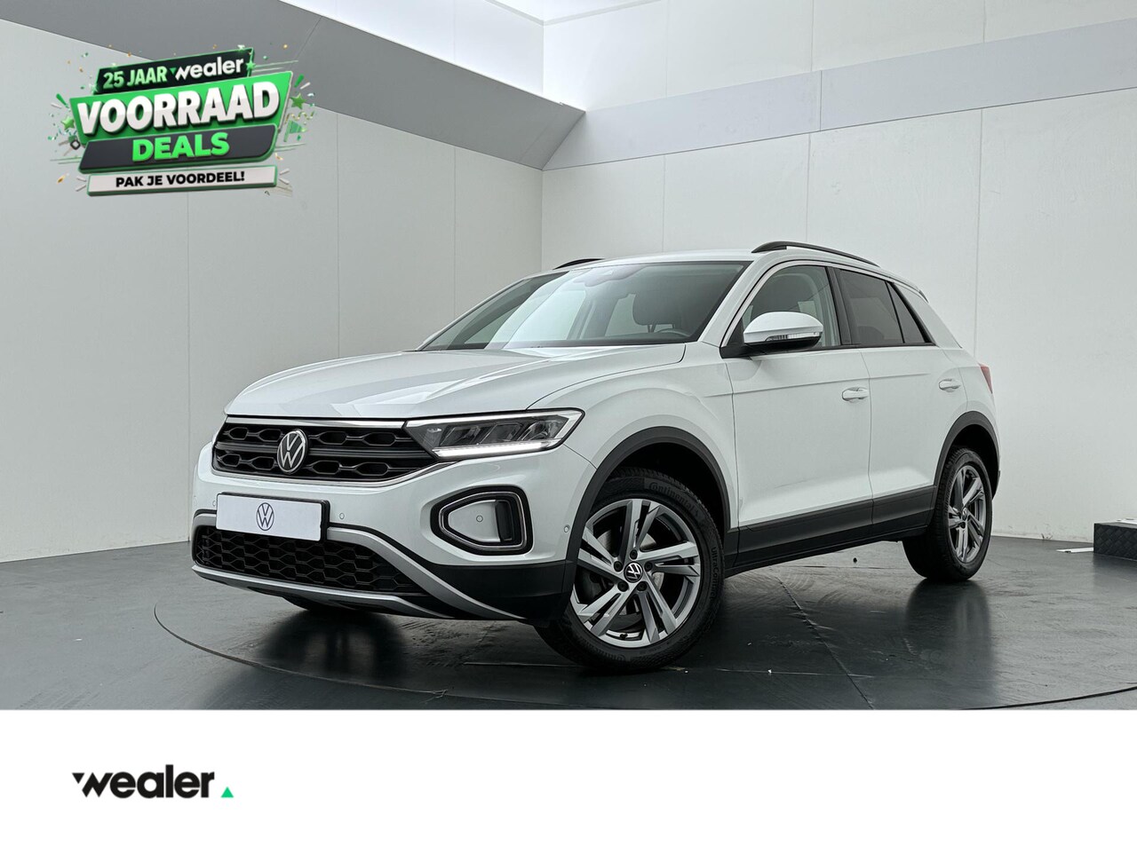 Volkswagen T-Roc - 1.0 TSI Life | 110 PK | Adaptive Cruise Control | Achteruitrijcamera | LED verlichting | G - AutoWereld.nl