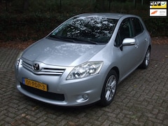 Toyota Auris - 1.6 Aspiration clima cruise facelift 5 drs NL auto zilvergrijs