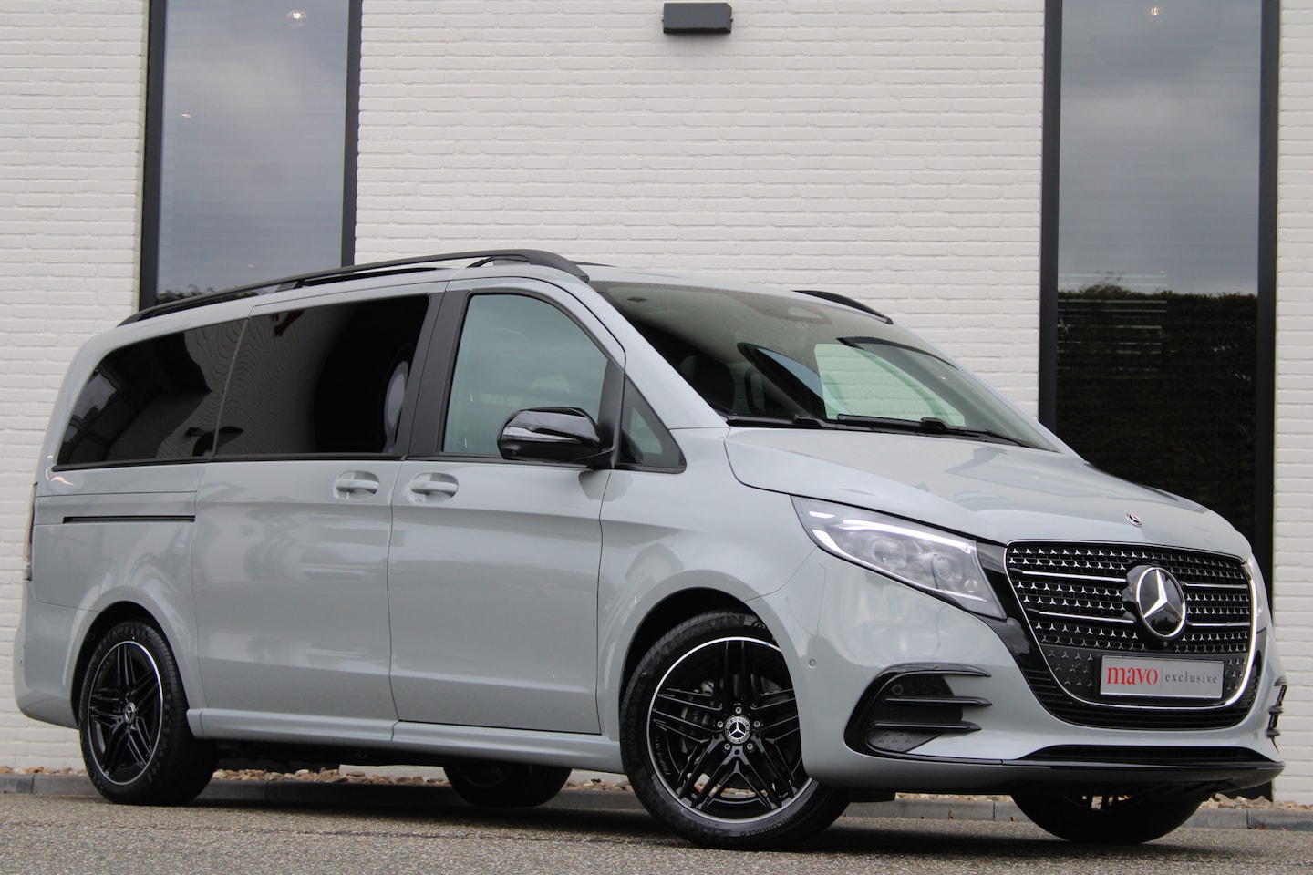 Mercedes-Benz V-klasse - 300d / DC / AMG / bj2026 / Luchtvering / Panorama / Burmester / Vol Opties / NIEUWSTAAT - AutoWereld.nl