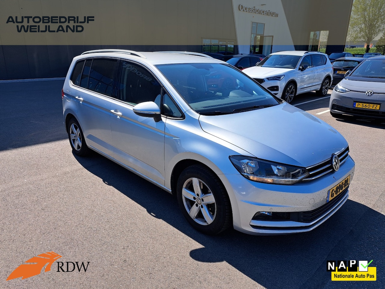 Volkswagen Touran - 1.5 TSI Comfortline Business 7 PERSOONS NIEUWSTAAT I 1ste eig.I Trekhaak I Carplay I Adap. - AutoWereld.nl