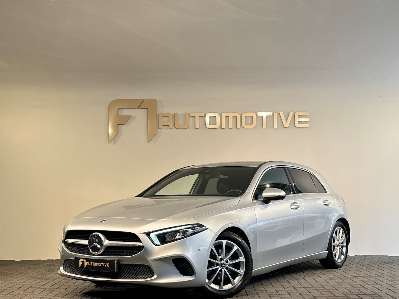 Mercedes-Benz A-klasse - 180 AMG Stoelverwarming|Lane Assist|Cruise Control|Carplay - AutoWereld.nl