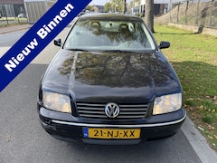 Volkswagen Bora - 1.6-16V Comfortline Climatronic export onderdelen loopt rijdt goed Kan rijdend mee