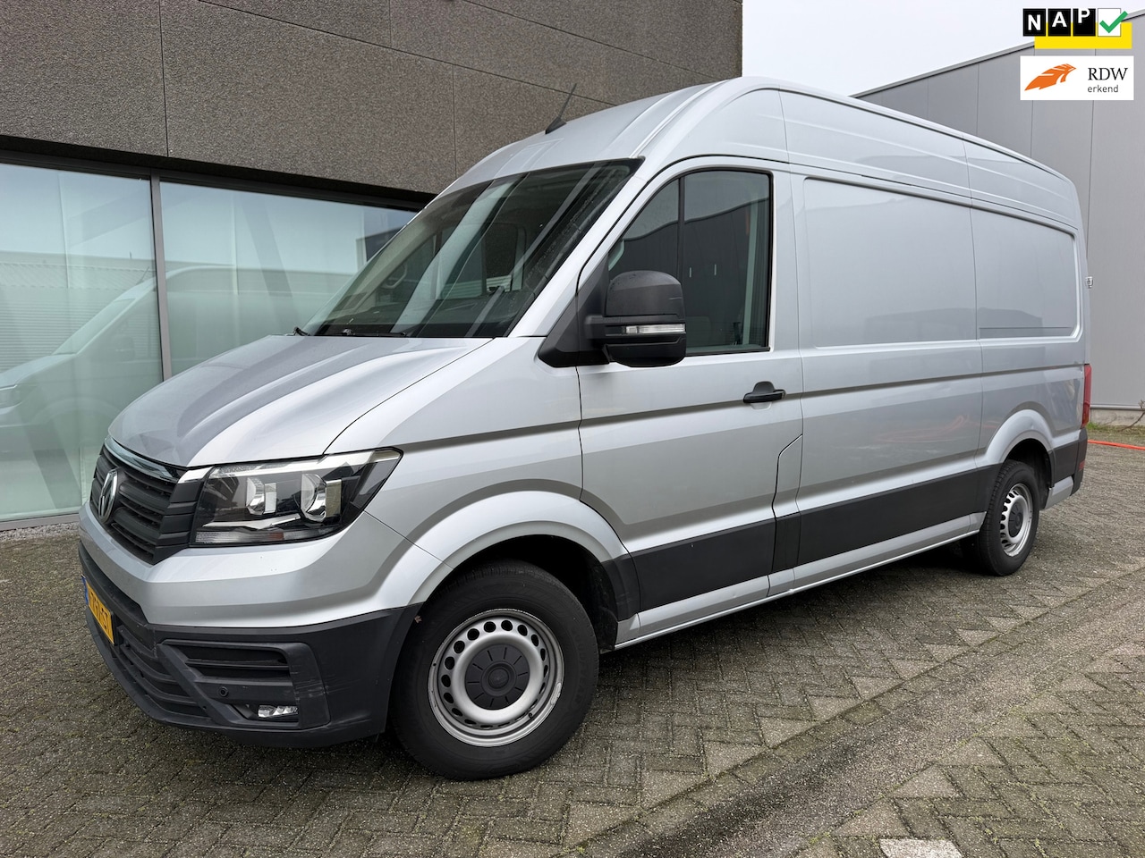 Volkswagen Crafter - 35 2.0 TDI L3H3 Highline AIRCO. EX BTW BJ 10-2018. APK 10-2027 - AutoWereld.nl