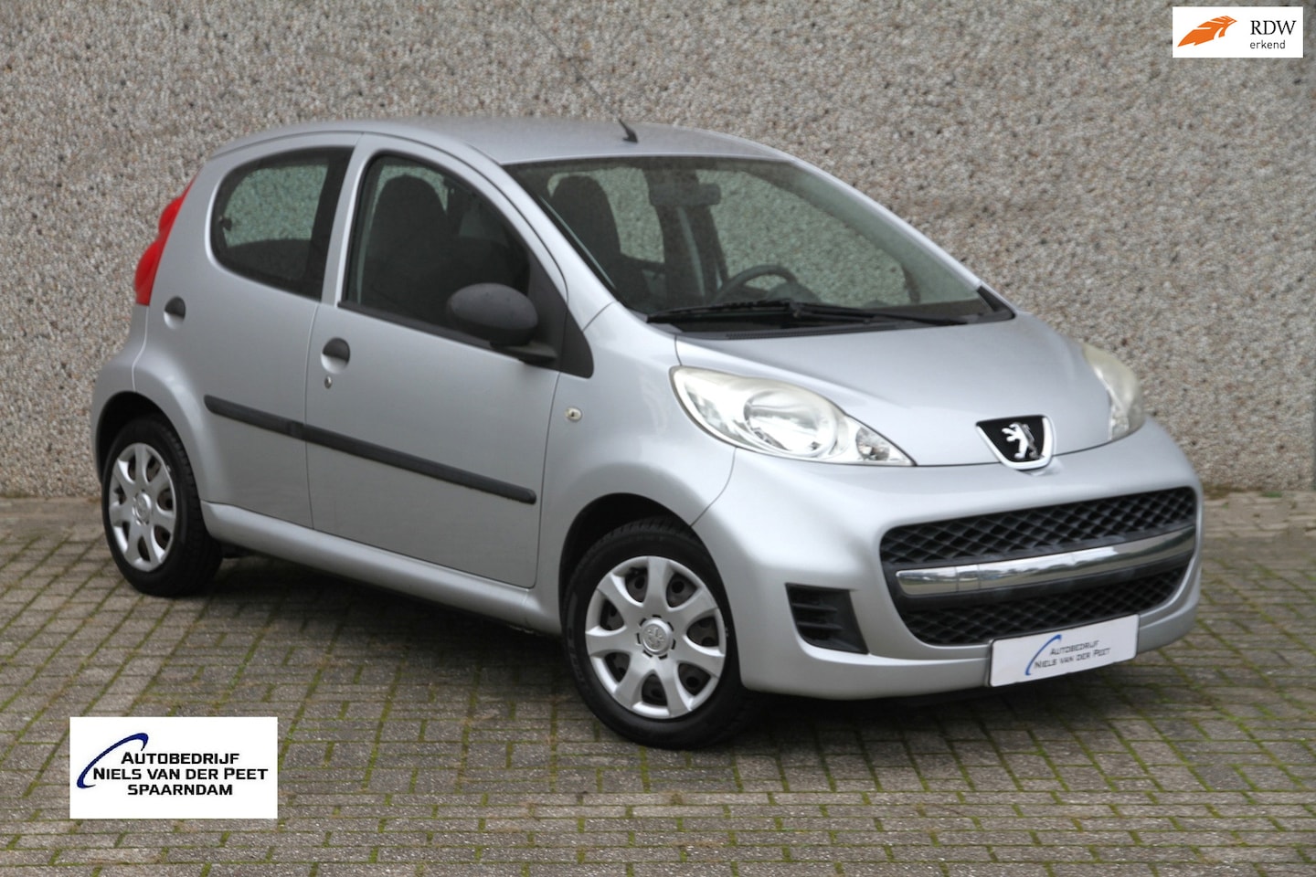 Peugeot 107 - 1.0-12V XR 5 deurs / Slechts 99.668 km. / Stuurbekrachtiging / APK tot 18 oktober 2027 - AutoWereld.nl
