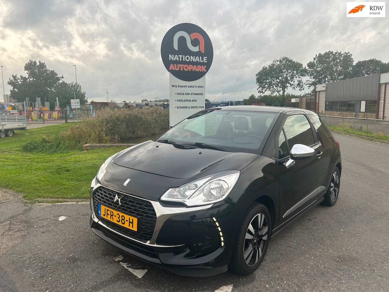 DS 3 - | 2017 | 1.2 PureTech So Chic 82 pk | Handgeschakeld | Export en Handel - AutoWereld.nl