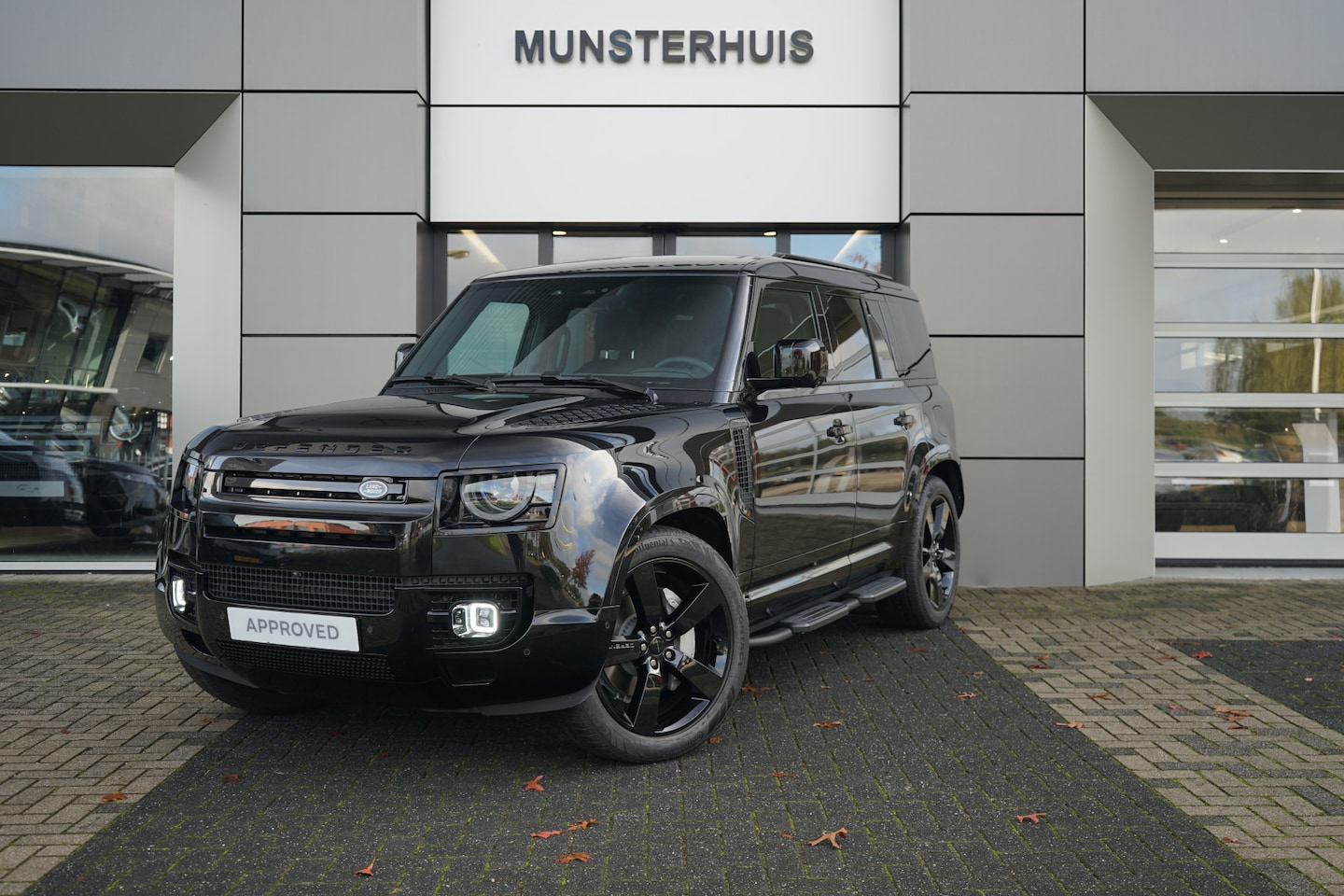 Land Rover Defender 110 - P300e 110 X-Dynamic SE | Schuif/Kantel Dak | Verwarmde voorstoelen | Side Steps | Extended - AutoWereld.nl