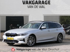 BMW 3-serie Touring - 330e High Executive | Shadow line | Panoramadak | Head-up display | M-sport stuur | Massag