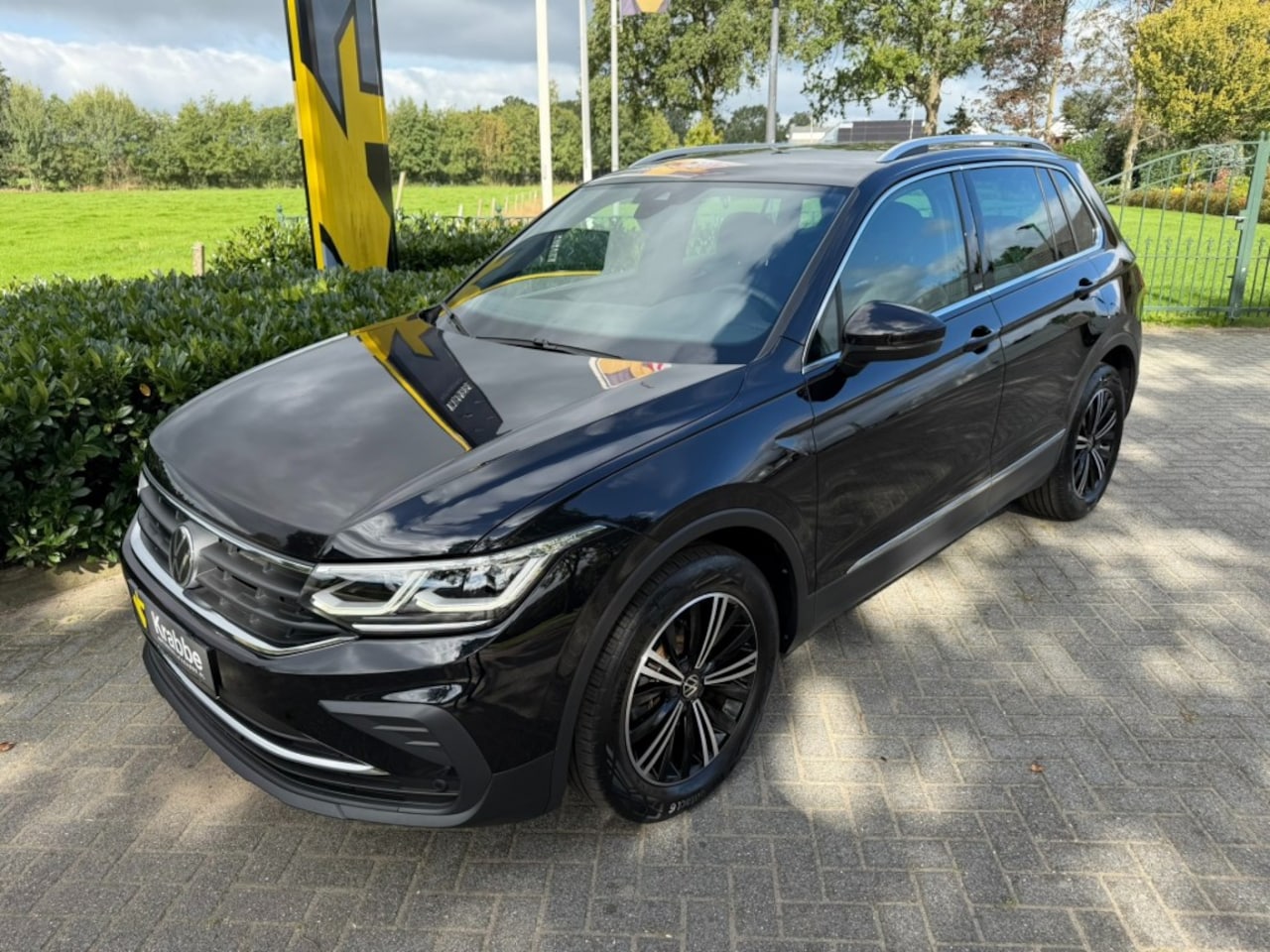 Volkswagen Tiguan - 1.5 TSI DSG7 Move Virtual / Keyless / Trekhaak - AutoWereld.nl