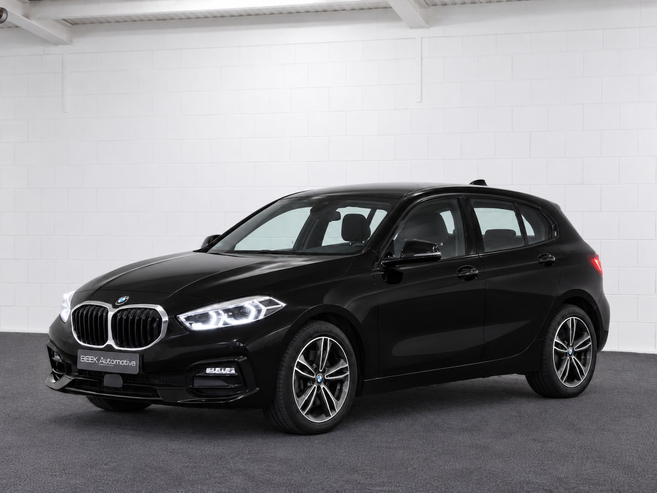 BMW 1-serie - 120i Sport Line | PDC | Stoelverwarming | Apple CarPlay - AutoWereld.nl