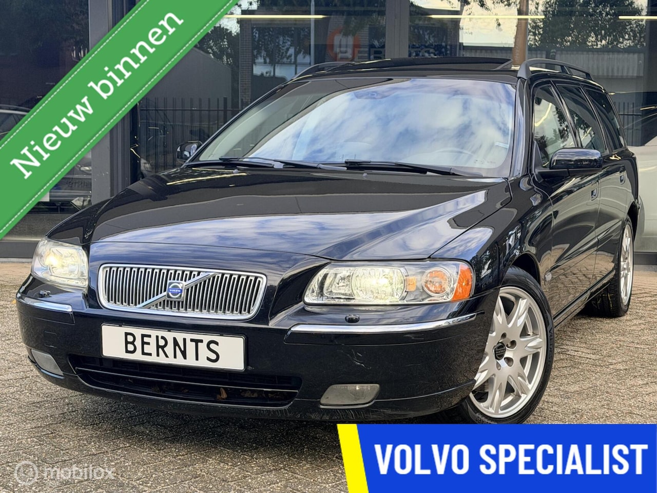 Volvo V70 - 2.4 T5 Summum|Schuifkanteldak|Trekhaak|Leder|PDC|Navi - AutoWereld.nl