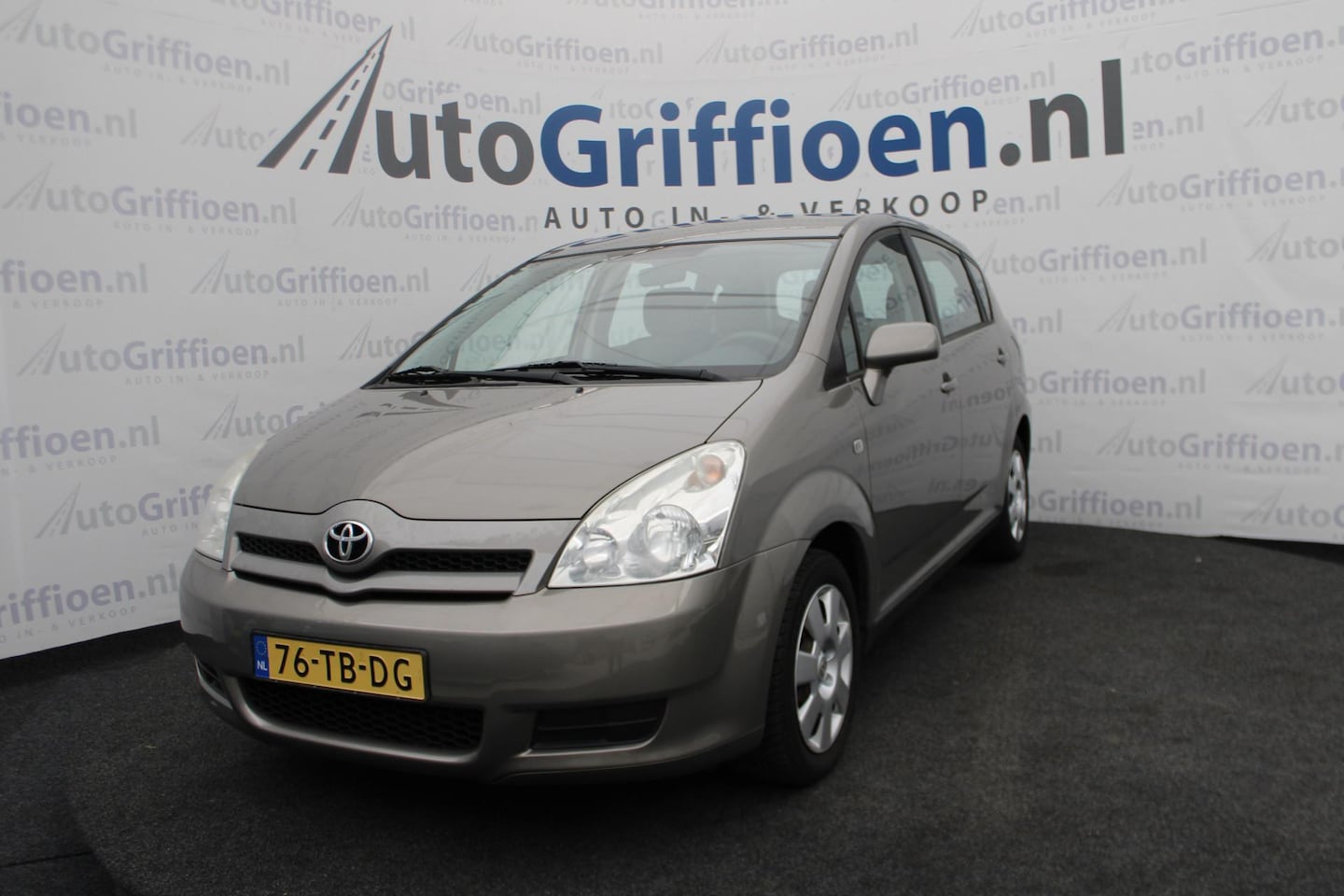 Toyota Corolla Verso - 1.6 VVT-i Terra nette MPV met trekhaak - AutoWereld.nl