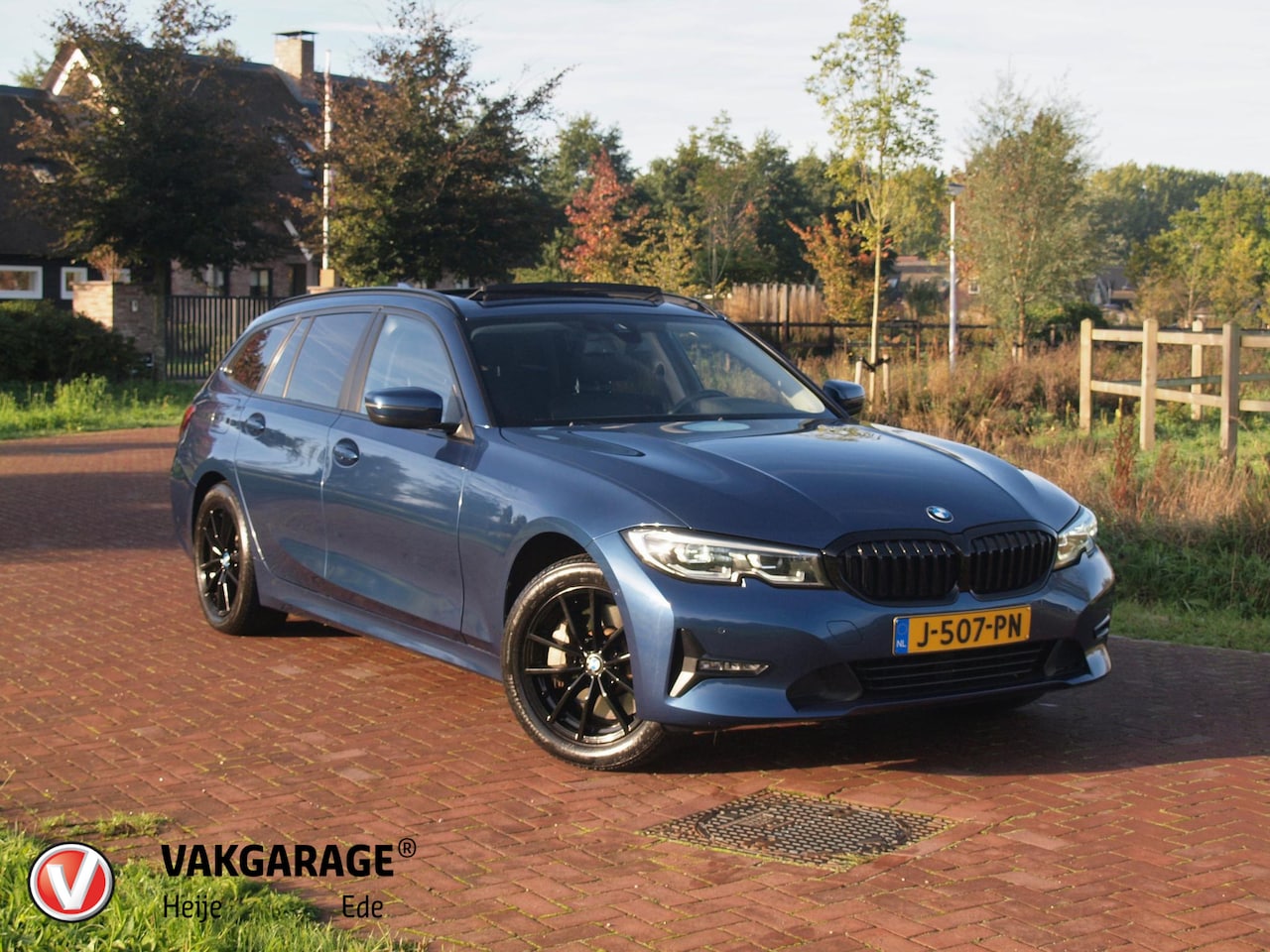 BMW 3-serie Touring - 330e eDrive Touring 292 PK | plug-in Hybride | Leder interieur | Panoramadak | Camera | Ap - AutoWereld.nl