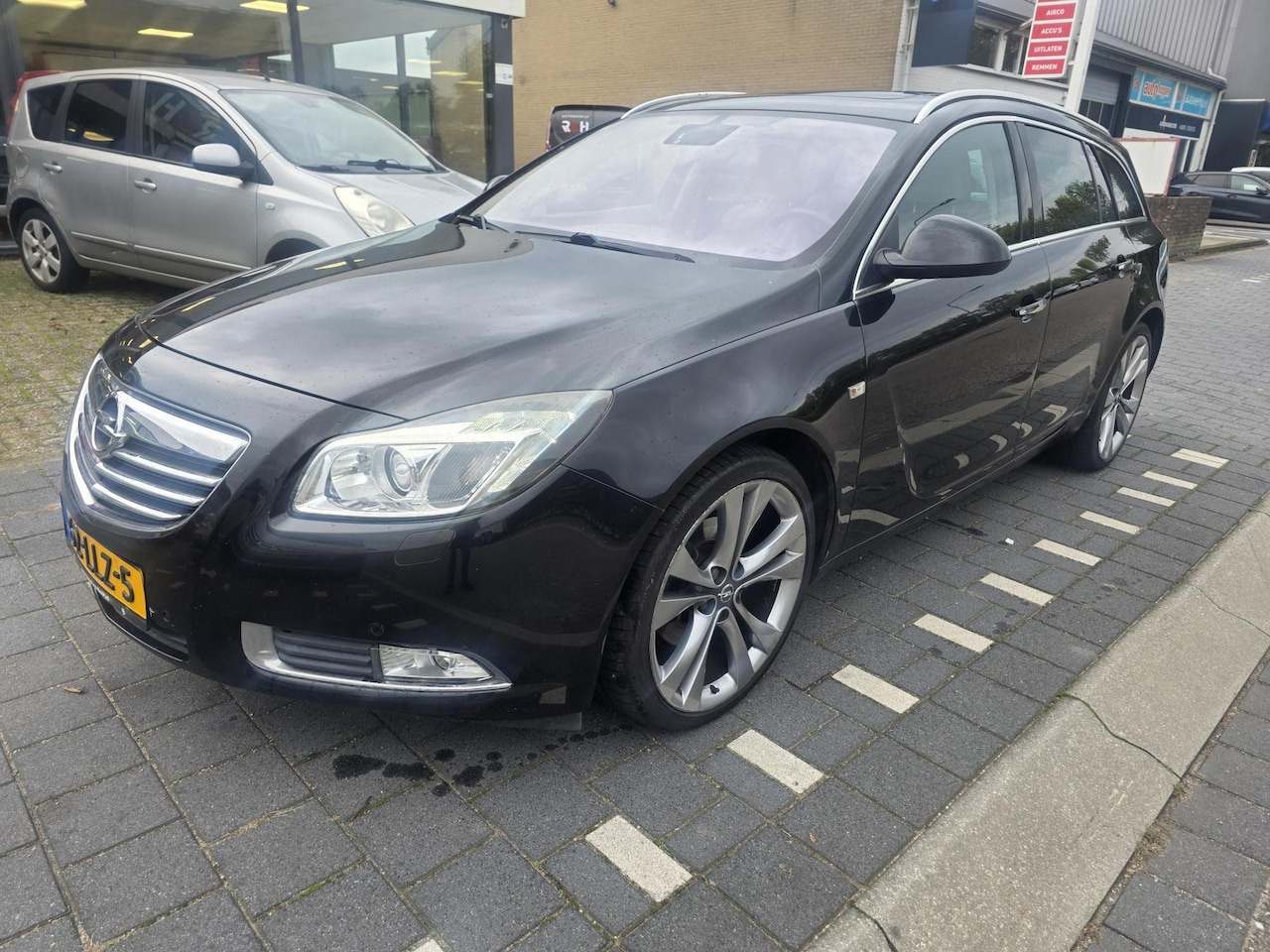 Opel Insignia Sports Tourer - 2.0 CDTI Cosmo automaat, sportvelgen, navigatie, leren bekleding, enz - AutoWereld.nl