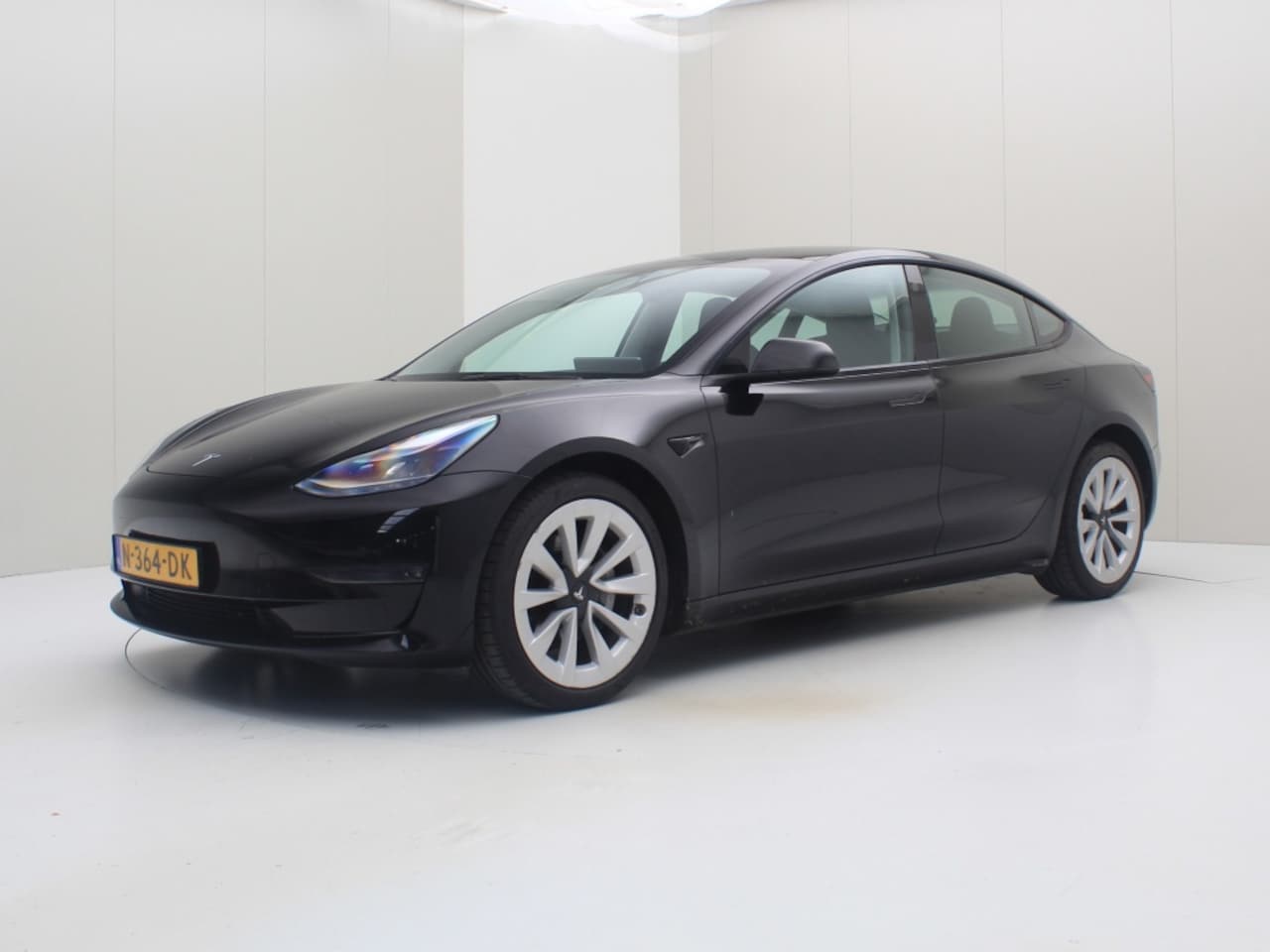 Tesla Model 3 - Long-Range Dual Motor AWD Tesla Model 3 Long-Range AWD 351pk 75 kWh 91.1% SoH FACELIFT [ A - AutoWereld.nl