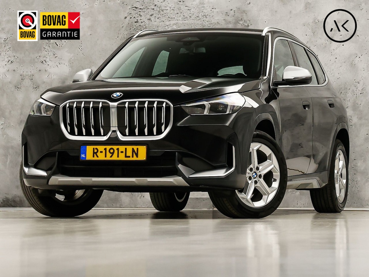 BMW X1 - sDrive18i Automaat (APPLE CARPLAY, GROOT NAVI, CAMERA, STUUR/STOELVERWARMING, SPORTSTOELEN - AutoWereld.nl