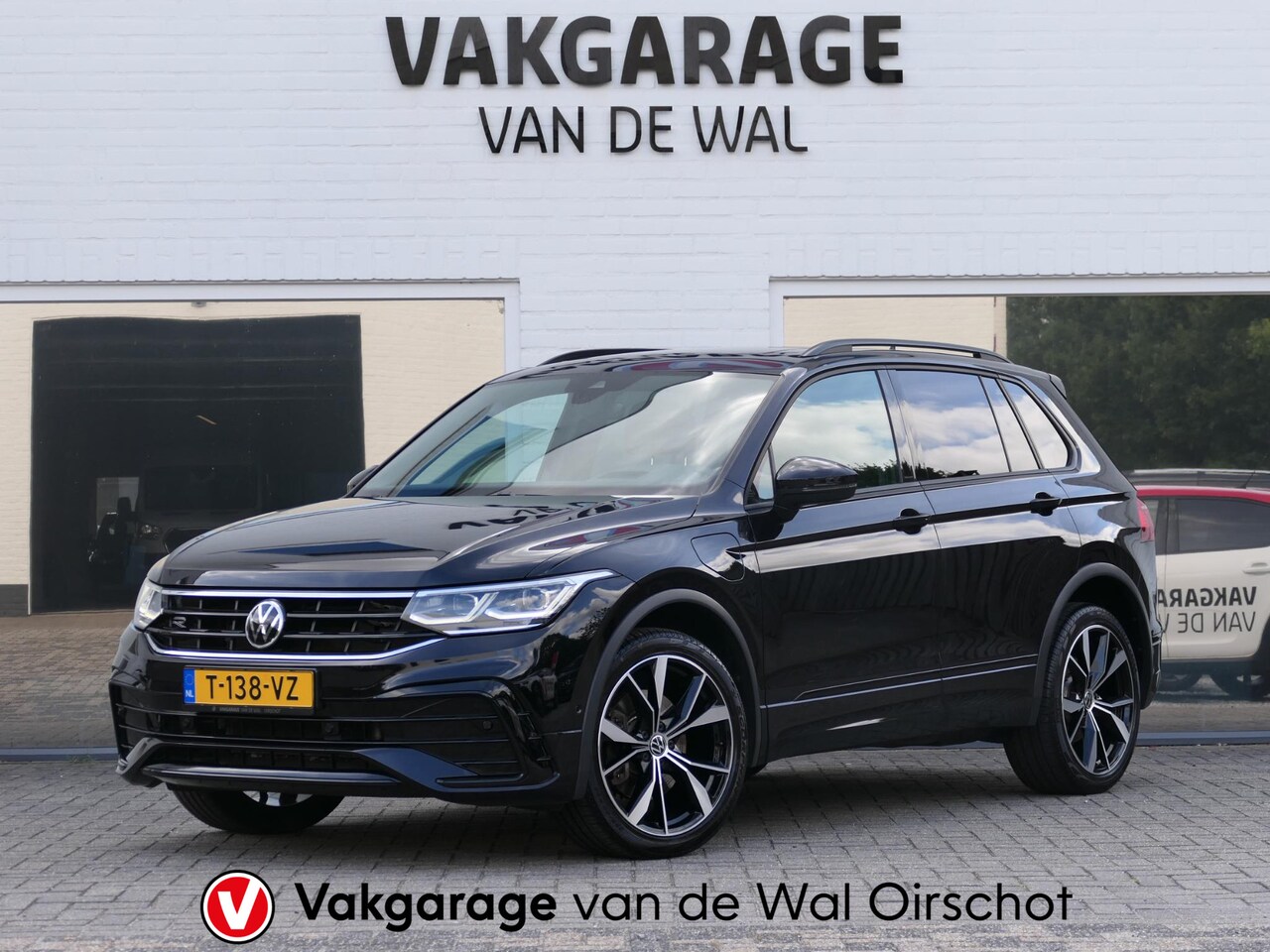 Volkswagen Tiguan - 1.4 TSI eHybrid R-Line Business+ | Leder | Panoramadak | Memory | Trekhaak | Head-up displ - AutoWereld.nl