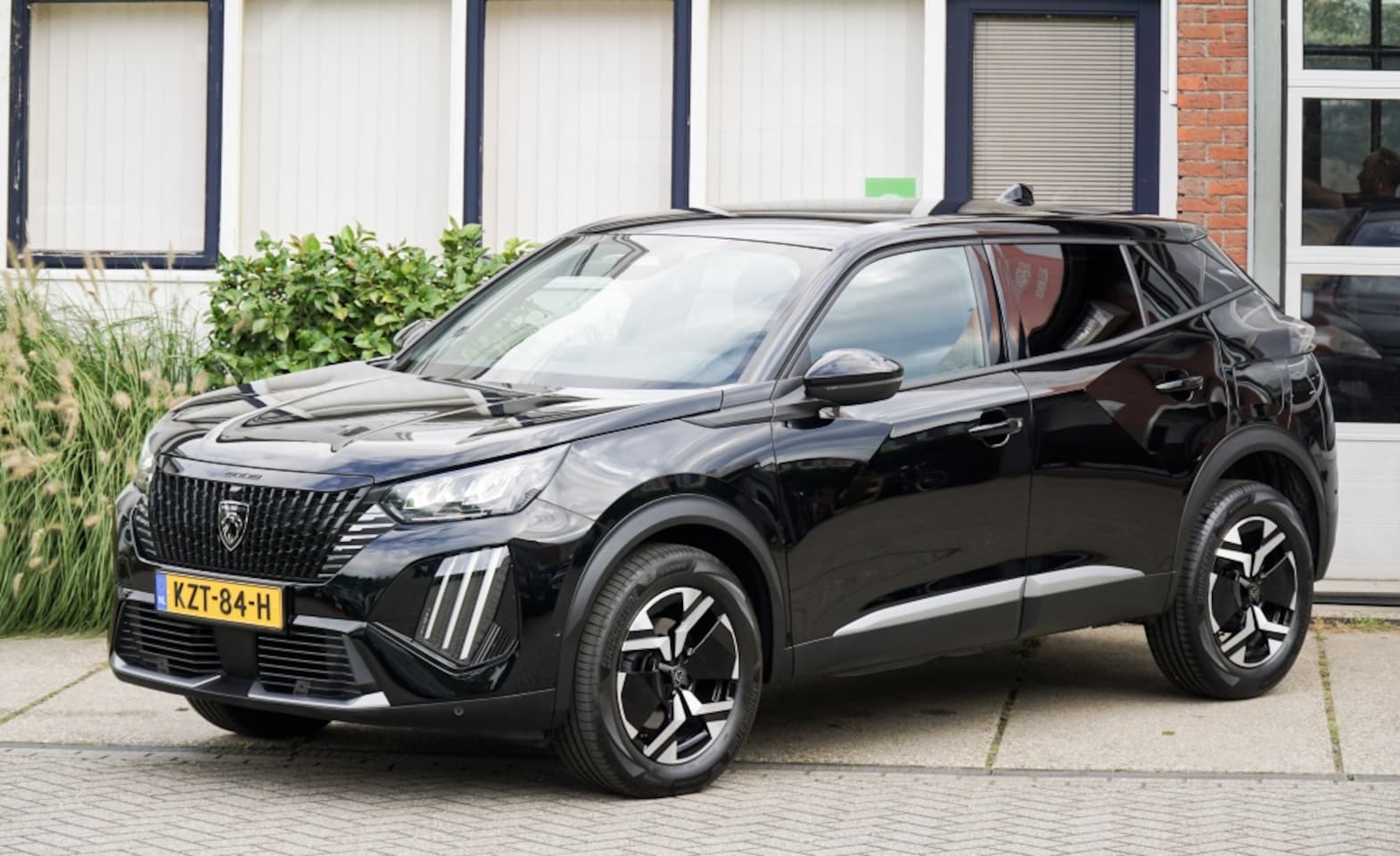 Peugeot 2008 - 1.2 Hybrid 145pk e-DCS6 Allure - AutoWereld.nl