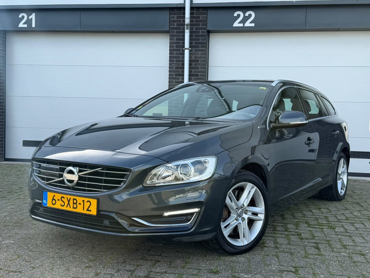 Volvo V60 - 2.4 D6 AWD Plug-In Hybrid Summum 2.4 D6 AWD Plug-In Hybrid Summum - AutoWereld.nl