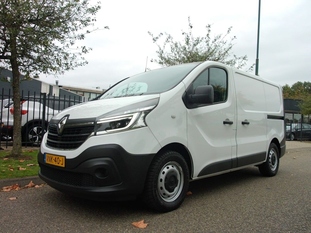 Renault Trafic - GB 2.0 Energy dCi 120pk L1H1 T29 Comfort Airco Trekhaak Sch-deur L en R. Schoon en Fris - AutoWereld.nl
