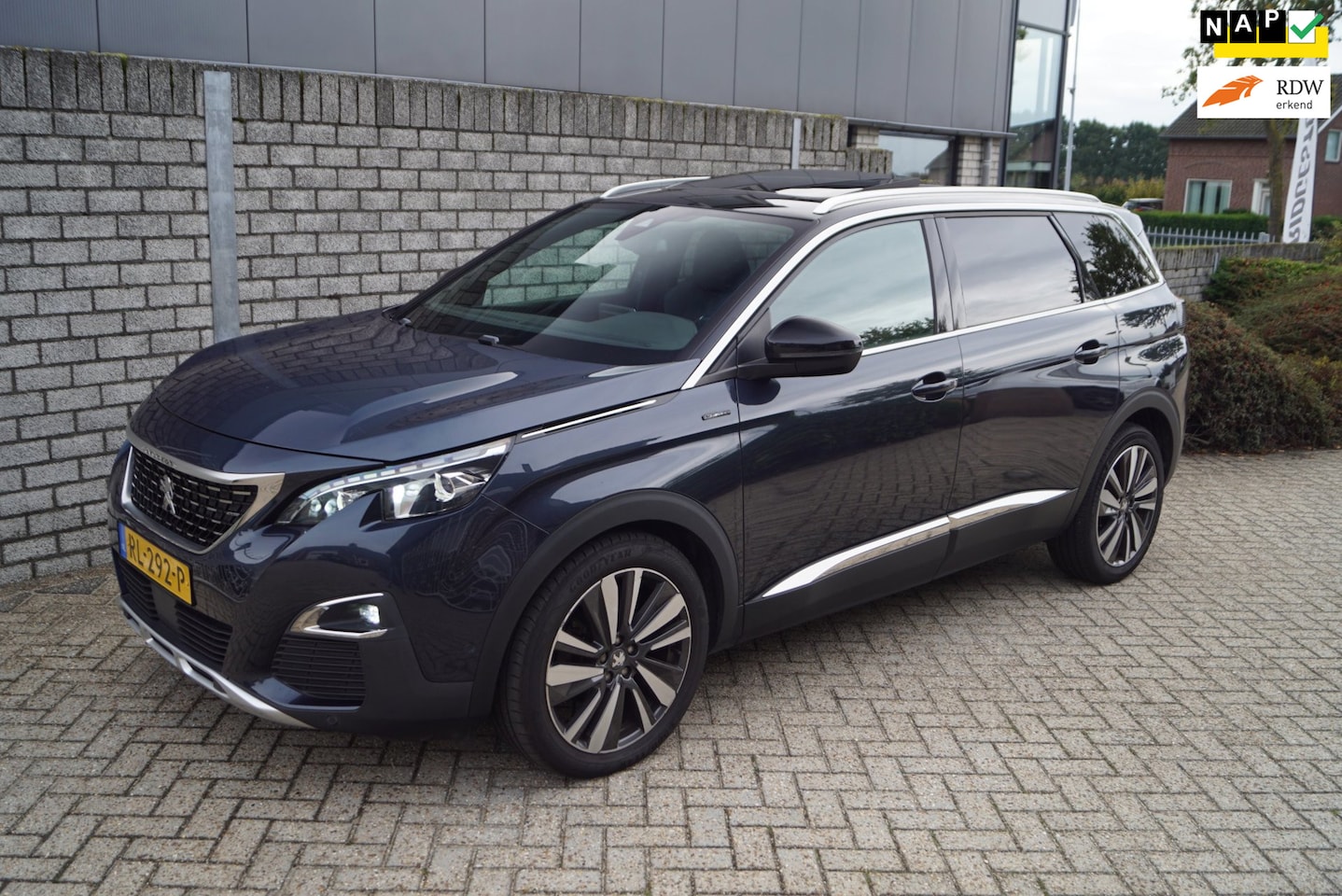 Peugeot 5008 - 1.2 PureTech Blue Lease GT-Line 7Per Panodak Half Leder Navi Camera Clima LED Kopl Apple C - AutoWereld.nl