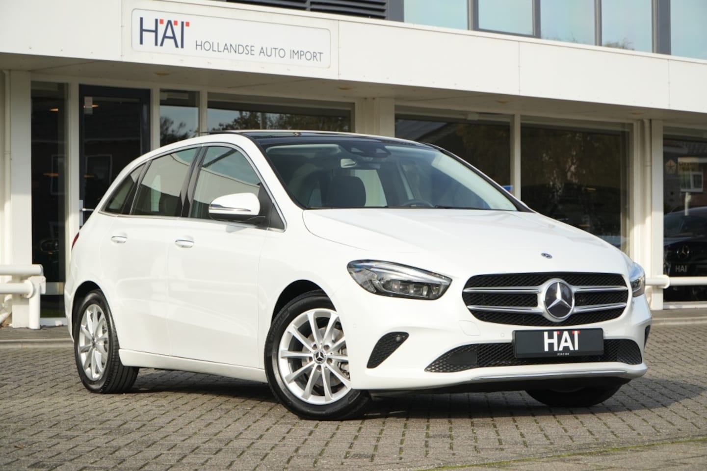 Mercedes-Benz B-klasse - 180 Business Solution Luxury I Pano I Leder - AutoWereld.nl