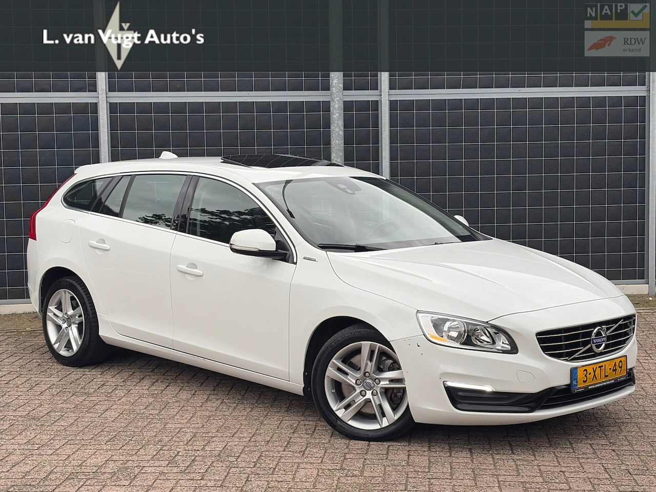 Volvo V60 - 2.4 D6 AWD Plug-In Hybrid Momentum 2.4 D6 AWD Plug-In Hybrid Momentum - AutoWereld.nl