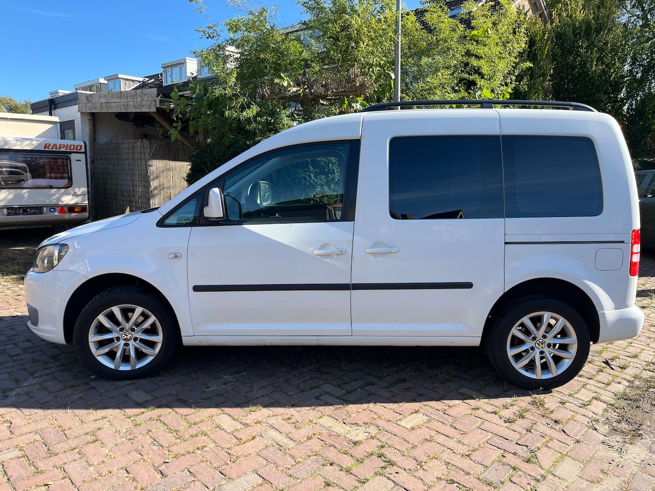 Volkswagen Caddy - 1.2 TSI Trendline 7p. met camper inrichting - AutoWereld.nl