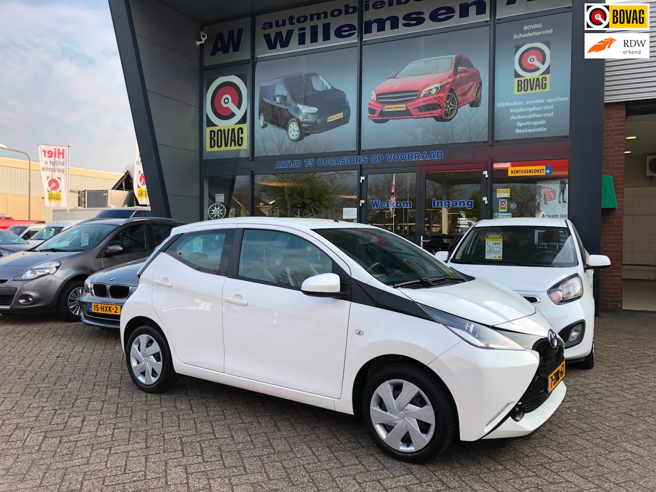 Toyota Aygo - 1.0 VVT-i x-play 1.0 VVT-i x-play - AutoWereld.nl