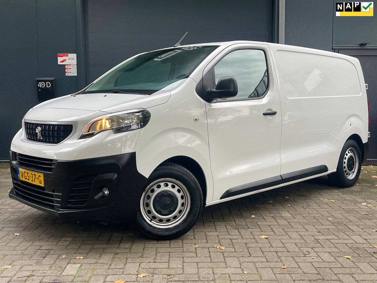 Peugeot Expert - 1.5 BlueHDI 100 Standard Premium 6BAK NAP CARPLAY CAMERA PDC CLIMA CRUISE NAVI BLUETOOTH D - AutoWereld.nl