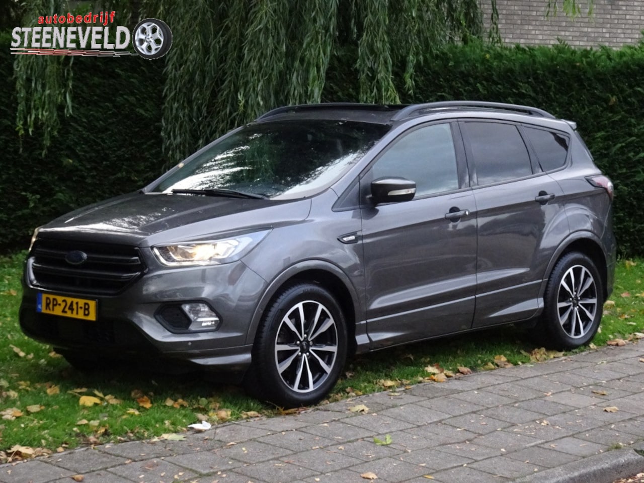 Ford Kuga - 1.5 ST-Line X met Panoramadak en Trekhaak - AutoWereld.nl