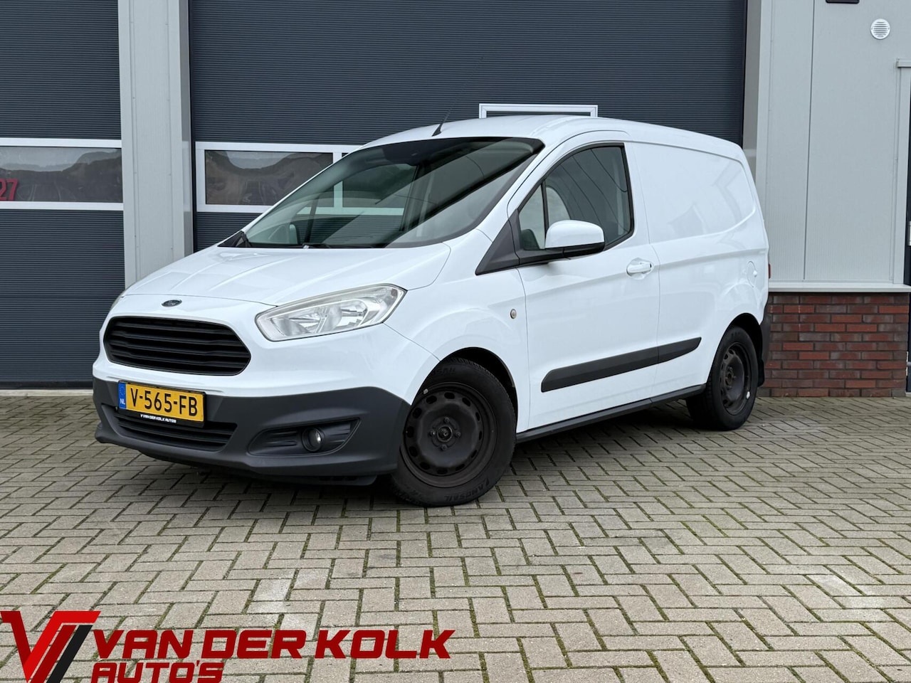 Ford Transit Courier - 1.5 TDCI Ambiente | Cruise | Airco | Stoelverwarming | Schuifdeur | Trekhaak | Sensoren - AutoWereld.nl