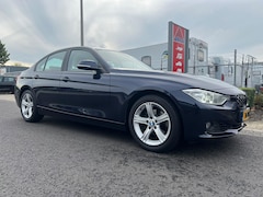 BMW 3-serie - 320i High Executive | Airco | Cruise Control | Trekhaak | NAVI | Bluetooth | Leder