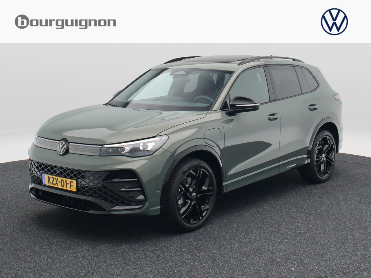 Volkswagen Tiguan - 1.5 eHybrid R-Line Edition | Trekhaak | Panoramadak | Black Style | Head-Up Display | - AutoWereld.nl