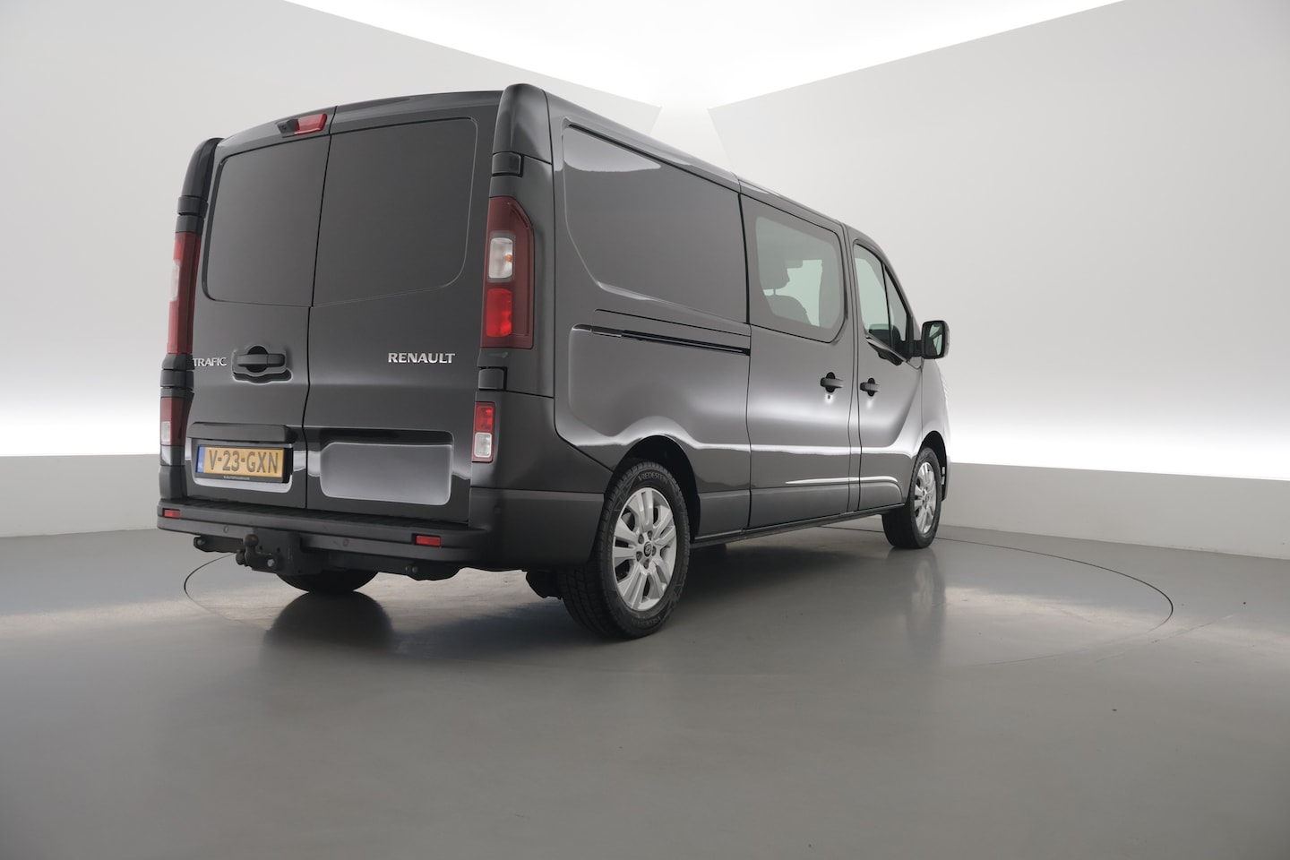 Renault Trafic - 2.0 dCi 130pk L2H1 | Advance | Dubb. Cab. | Navi | Camera | Cruise | LM velgen - AutoWereld.nl