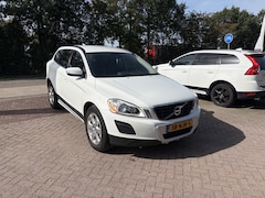 Volvo XC60 - 2.0T Momentum TREKHAAK CLIMA NAVI LEER